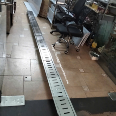 Máng thoát sân vườn inox
